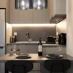 Talkabout - Spacious 48 Sqm - 3' To Metro - Next To Ippokrateio Hospital Daire Selanik