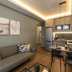 Talkabout - Spacious 48 Sqm - 3' To Metro - Next To Ippokrateio Hospital