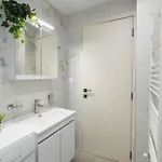 Daire Talkabout - Spacious 48 Sqm - 3' To Metro - Next To Ippokrateio Hospital