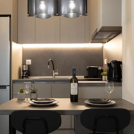 Talkabout - Spacious 48 Sqm - 3' To Metro - Next To Ippokrateio Hospital Lägenhet Thessaloníki