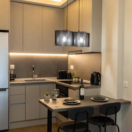 Talkabout - Spacious 48 Sqm - 3' To Metro - Next To Ippokrateio Hospital * Thessaloniki