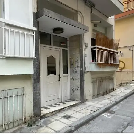 Talkabout - Spacious 48 Sqm - 3' To Metro - Next To Ippokrateio Hospital Apartment *