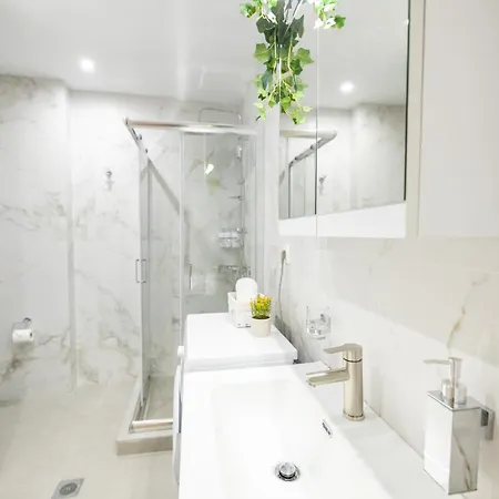 Talkabout - Spacious 48 Sqm - 3' To Metro - Next To Ippokrateio Hospital