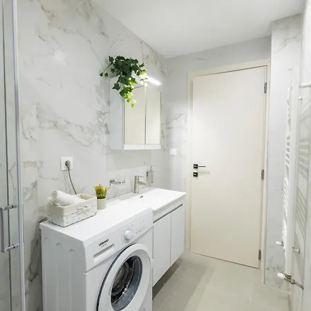 Talkabout - Spacious 48 Sqm - 3' To Metro - Next To Ippokrateio Hospital Thessaloniki