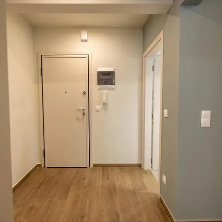 Talkabout - Spacious 48 Sqm - 3' To Metro - Next To Ippokrateio Hospital Thessaloníki