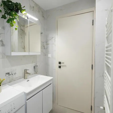 Apartment Talkabout - Spacious 48 Sqm - 3' To Metro - Next To Ippokrateio Hospital