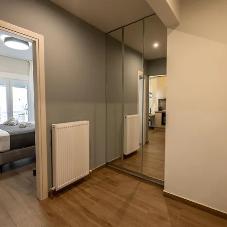 Talkabout - Spacious 48 Sqm - 3' To Metro - Next To Ippokrateio Hospital Apartment