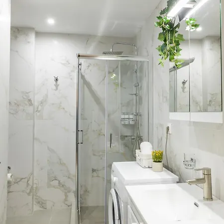 Lägenhet Talkabout - Spacious 48 Sqm - 3' To Metro - Next To Ippokrateio Hospital