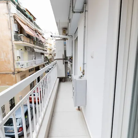 Talkabout - Spacious 48 Sqm - 3' To Metro - Next To Ippokrateio Hospital Lägenhet