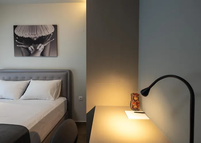 Talkabout - Spacious 48 Sqm - 3' To Metro - Next To Ippokrateio Hospital Apartment