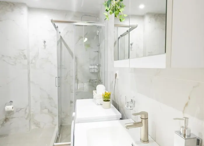 Talkabout - Spacious 48 Sqm - 3' To Metro - Next To Ippokrateio Hospital