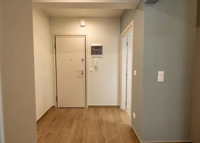 Talkabout - Spacious 48 Sqm - 3' To Metro - Next To Ippokrateio Hospital Thessaloniki
