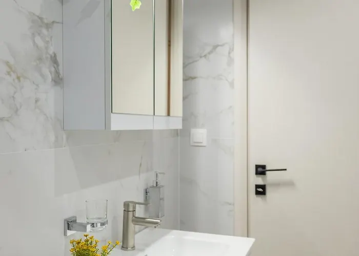 Talkabout - Spacious 48 Sqm - 3' To Metro - Next To Ippokrateio Hospital * Thessaloniki