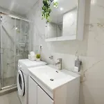 Talkabout - Spacious 48 Sqm - 3' To Metro - Next To Ippokrateio Hospital
