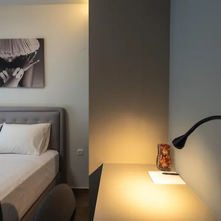 Talkabout - Spacious 48 Sqm - 3' To Metro - Next To Ippokrateio Hospital Апартаменты