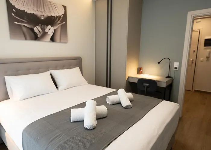 Апартаменты Talkabout - Spacious 48 Sqm - 3' To Metro - Next To Ippokrateio Hospital