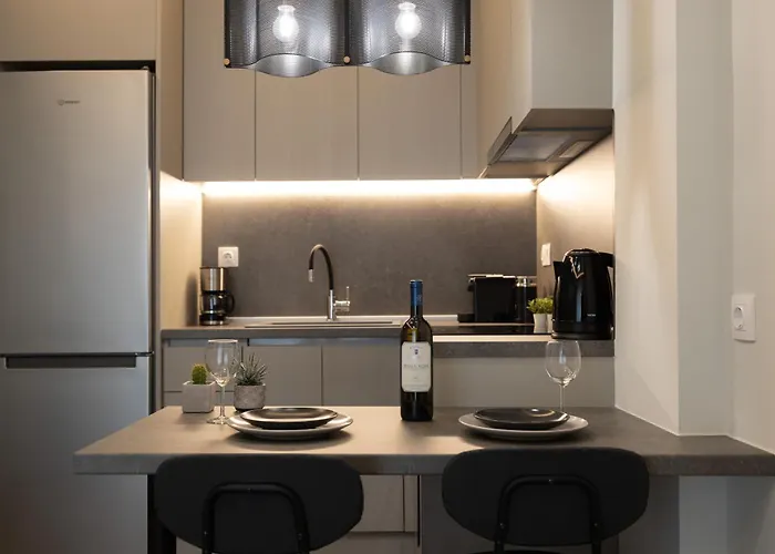 Talkabout - Spacious 48 Sqm - 3' To Metro - Next To Ippokrateio Hospital Daire Selanik