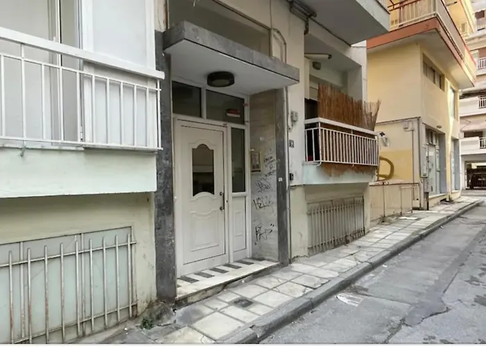 Talkabout - Spacious 48 Sqm - 3' To Metro - Next To Ippokrateio Hospital Апартаменты *