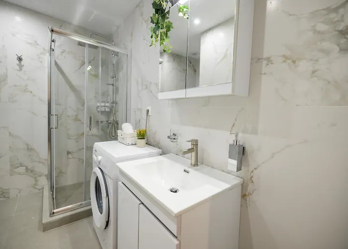 Talkabout - Spacious 48 Sqm - 3' To Metro - Next To Ippokrateio Hospital