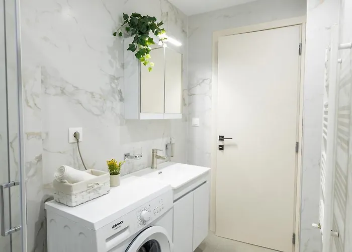 Talkabout - Spacious 48 Sqm - 3' To Metro - Next To Ippokrateio Hospital テッサロニキ