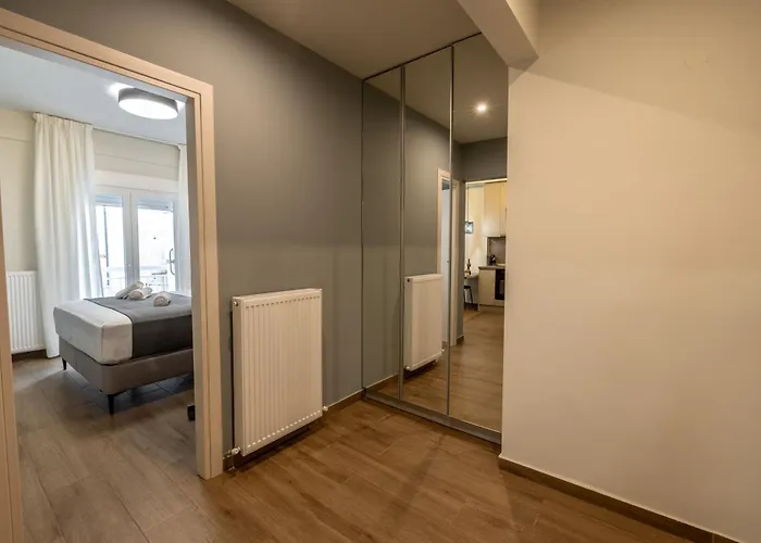 Talkabout - Spacious 48 Sqm - 3' To Metro - Next To Ippokrateio Hospital Daire