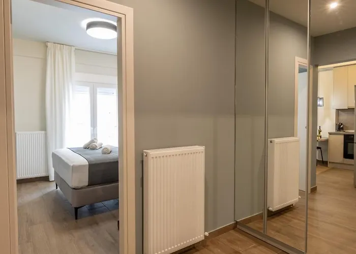Talkabout - Spacious 48 Sqm - 3' To Metro - Next To Ippokrateio Hospital *