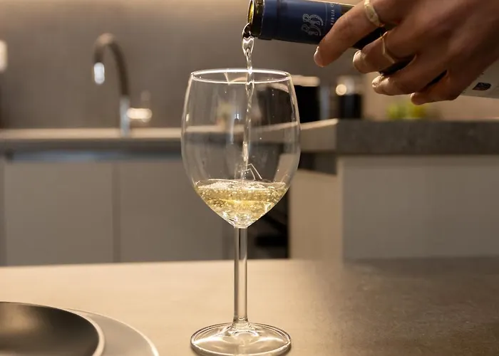 Talkabout - Spacious 48 Sqm - 3' To Metro - Next To Ippokrateio Hospital Apartament *